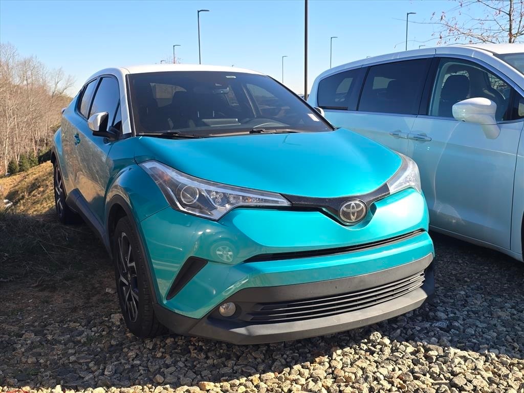 2018 Toyota C-HR XLE Premium's photo