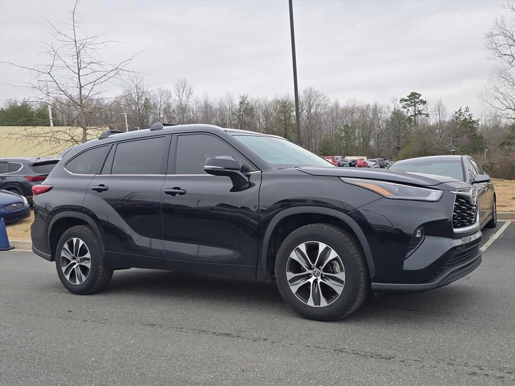 Used 2022 Toyota Highlander XLE SUV