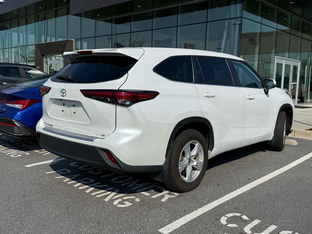 2023 Toyota Highlander L photo 2