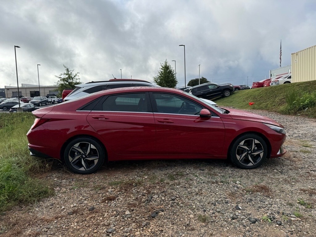 2023 Hyundai Elantra Limited photo 2