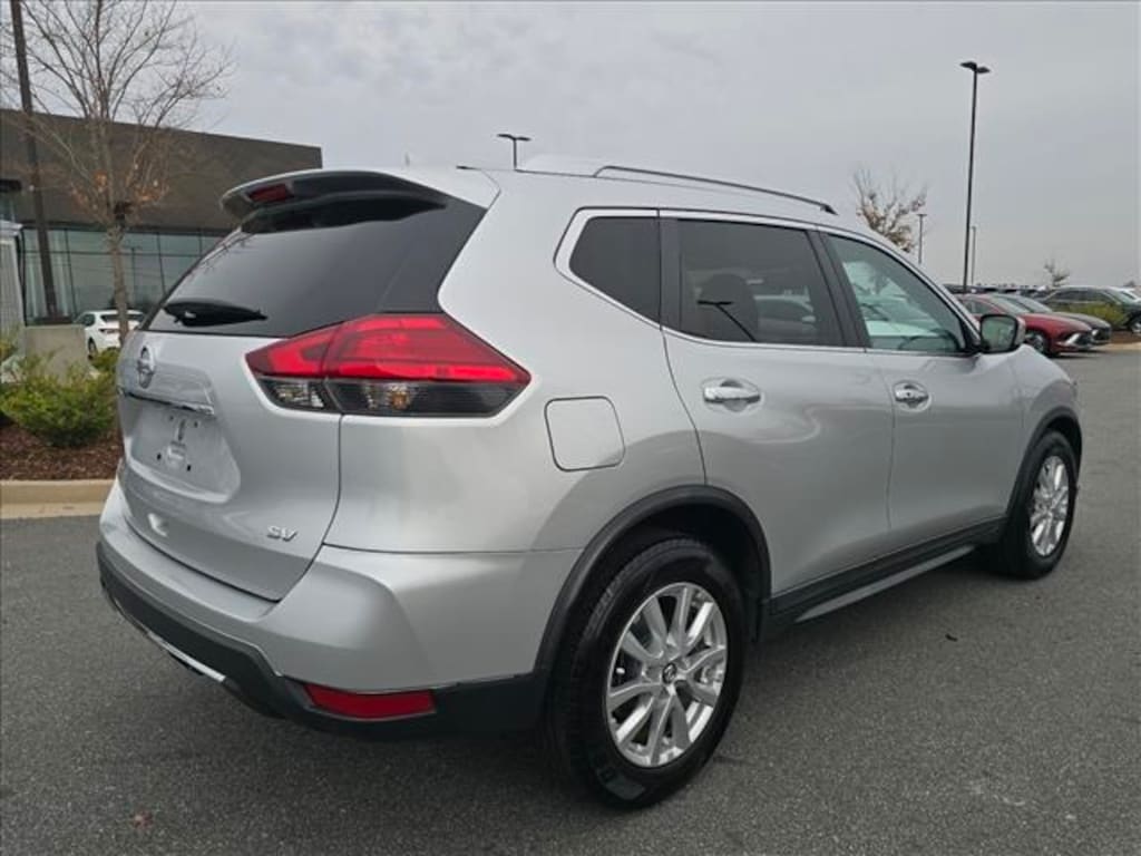 Used 2017 Nissan Rogue SV SUV