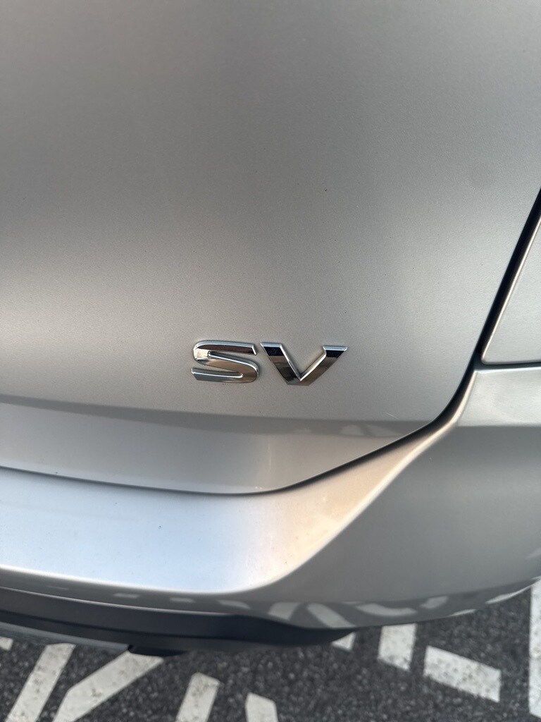 2017 Nissan Rogue SV photo 4