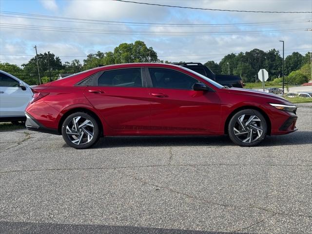 2025 Hyundai Elantra SEL Sport photo 2