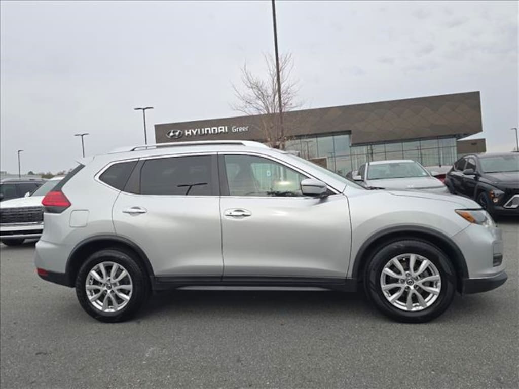 Used 2017 Nissan Rogue SV SUV