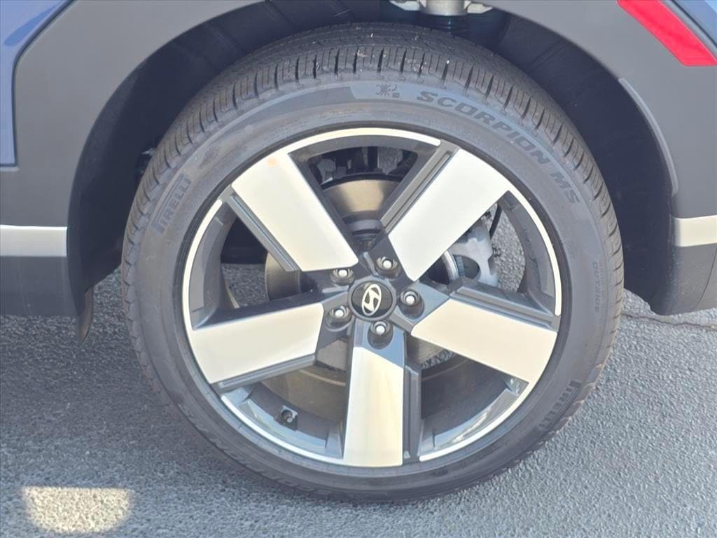 2026 Hyundai Santa Fe Limited - Photo 11