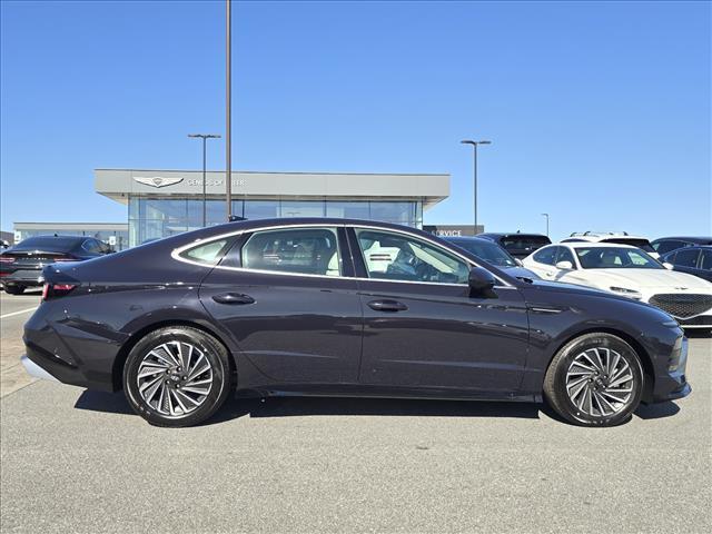 2026 Hyundai Sonata Hybrid Limited photo 2