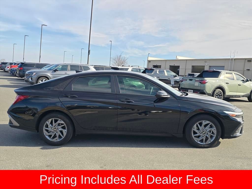 Used 2025 Hyundai Elantra Hybrid Blue Sedan