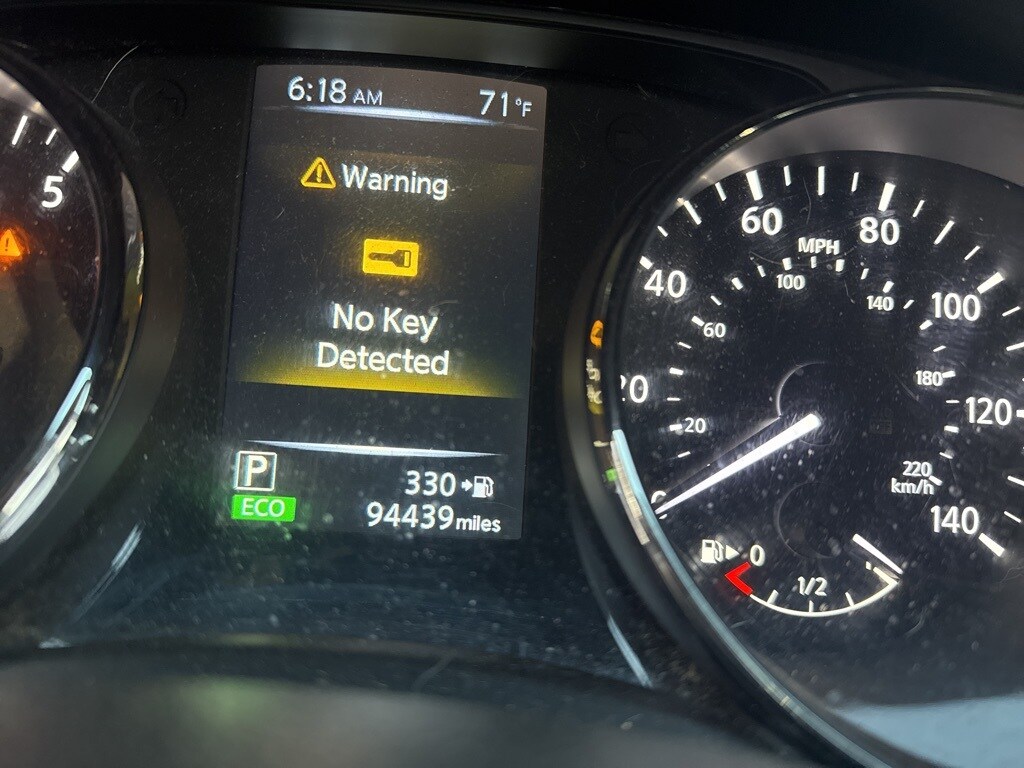 2017 Nissan Rogue SV photo 3