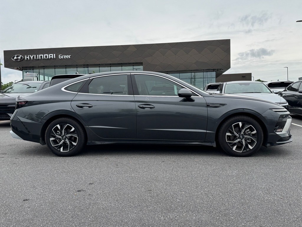 2024 Hyundai Sonata SEL photo 2