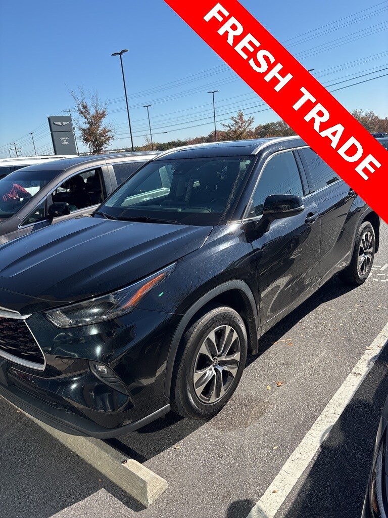 2022 Toyota Highlander XLE photo 2