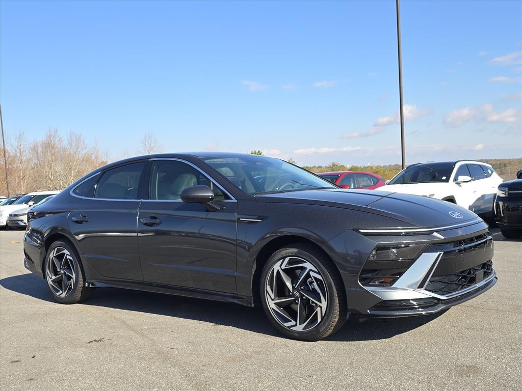 2026 Hyundai Sonata SEL's photo