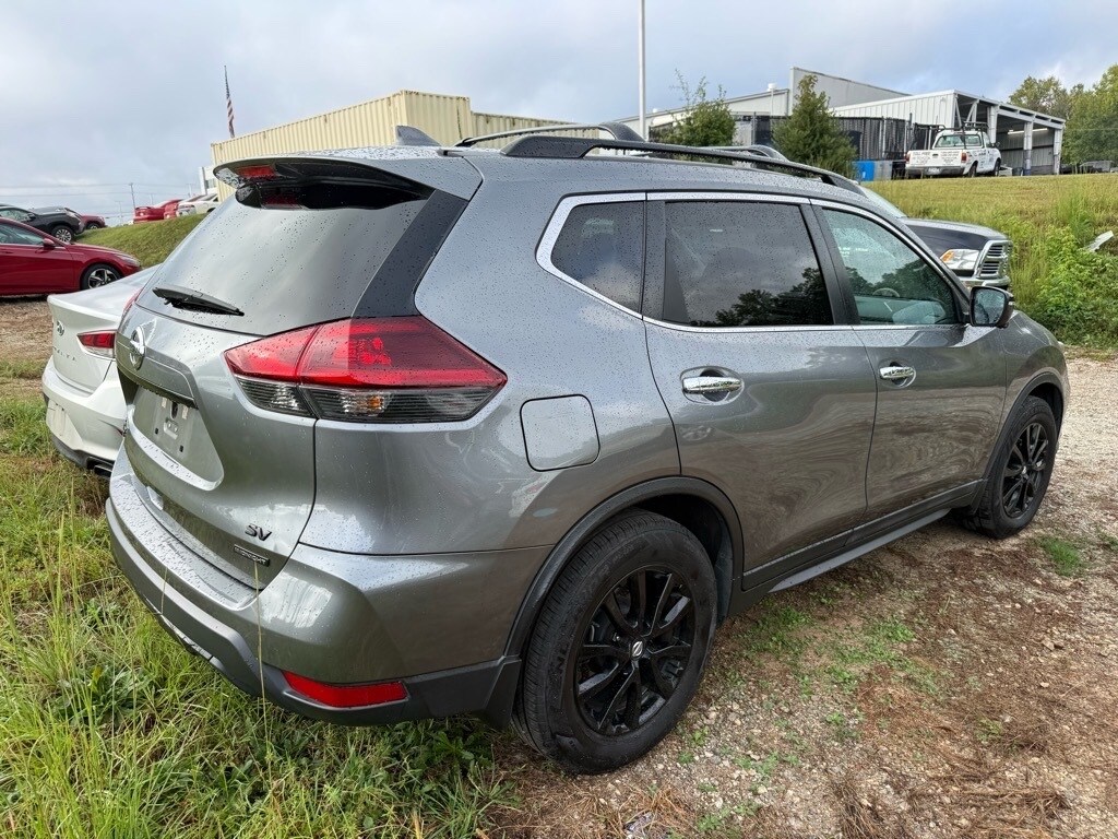 2018 Nissan Rogue SV photo 3