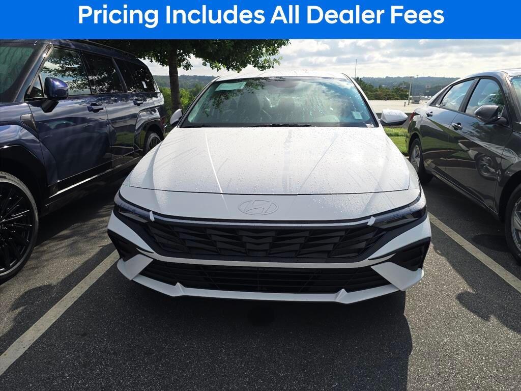 New 2026 Hyundai Elantra SE Sedan