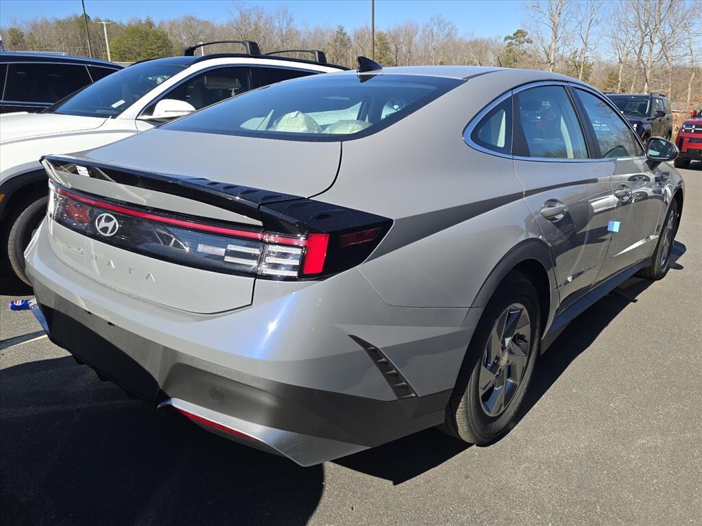New 2026 Hyundai Sonata SE Sedan