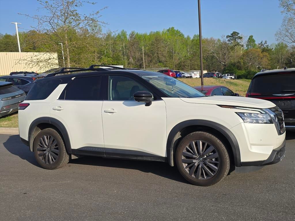 2022 Nissan Pathfinder SL