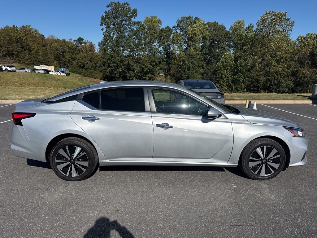 2022 Nissan Altima 2.5 SV photo 2