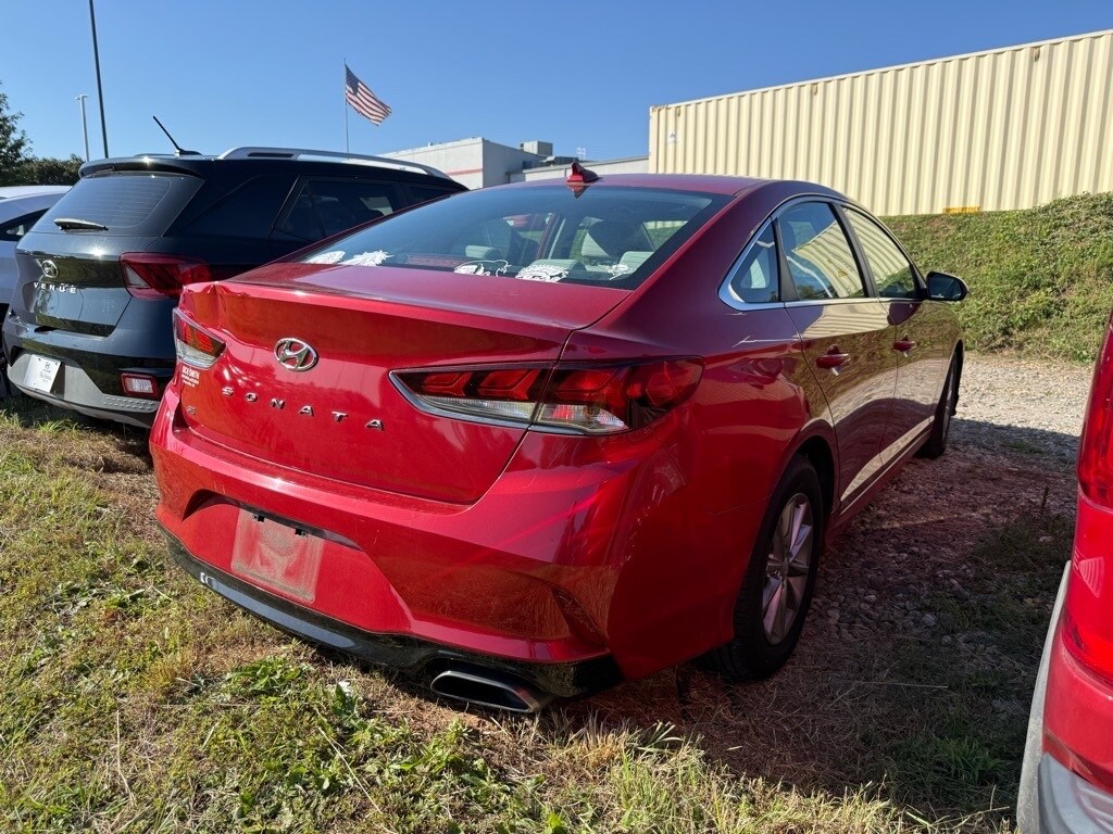 2018 Hyundai Sonata SE photo 2