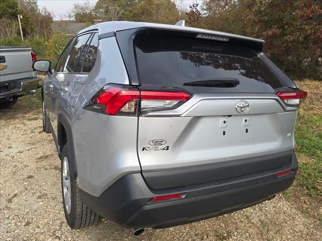 2024 Toyota RAV4 LE photo 3