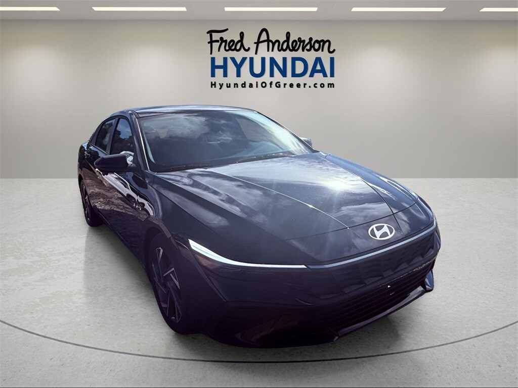 2025 Hyundai Elantra SEL Sport photo 2