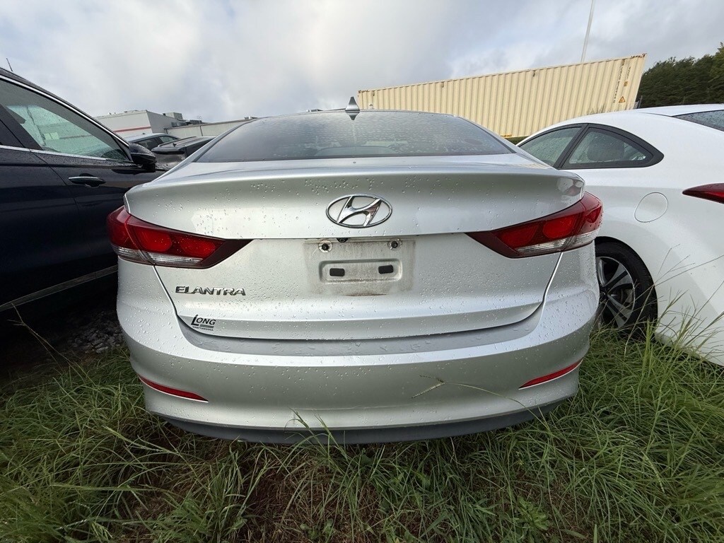2017 Hyundai Elantra SE photo 3