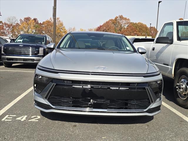 2026 Hyundai Sonata SEL Sport photo 2