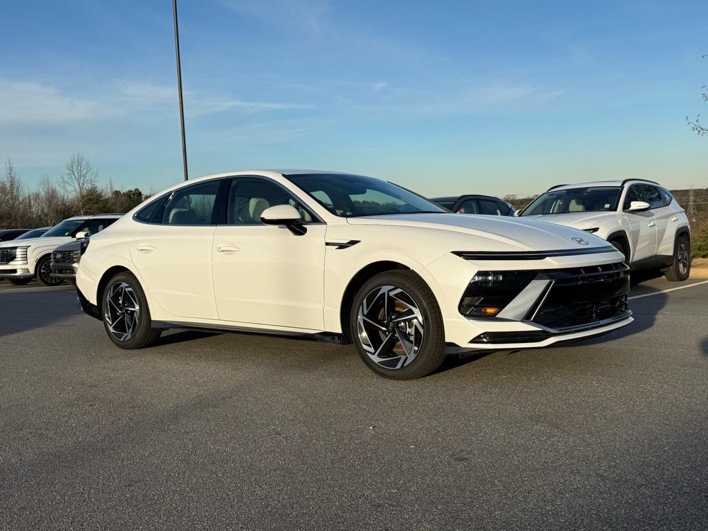 2026 Hyundai Sonata SEL's photo