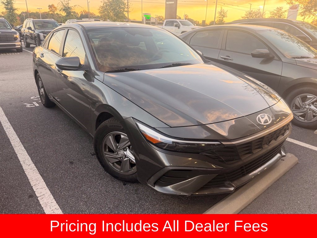 Used 2024 Hyundai Elantra SE Sedan