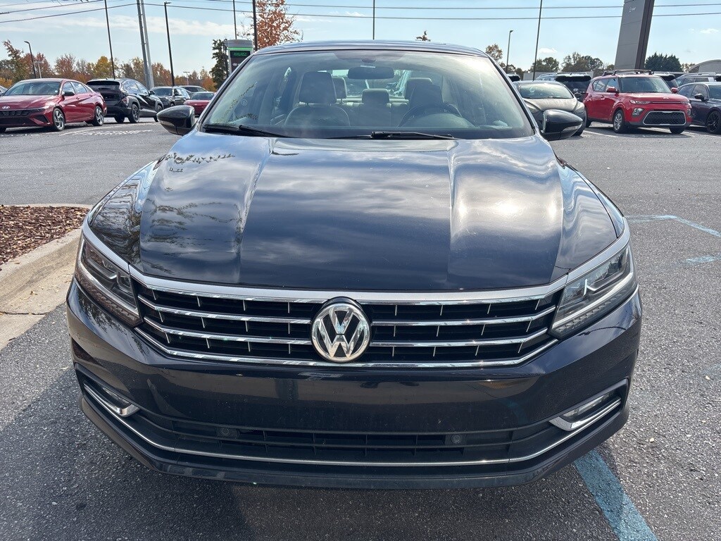 Used 2018 Volkswagen Passat 2.0T SE w/Technology Sedan