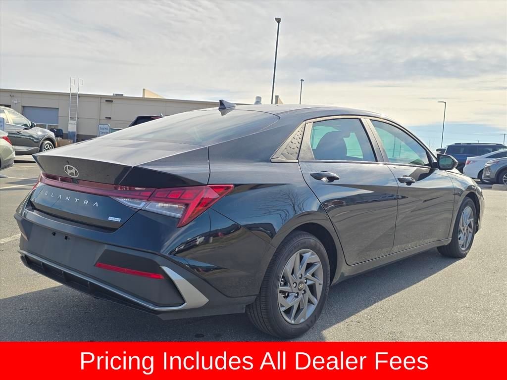 Used 2025 Hyundai Elantra Hybrid Blue Sedan