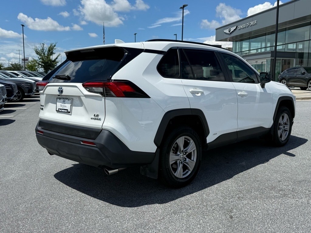 2022 Toyota RAV4 Hybrid LE photo 2