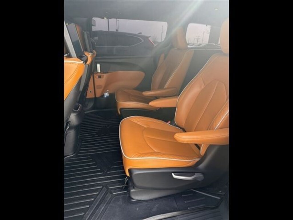 Used 2022 Chrysler Pacifica Hybrid Pinnacle Minivan/Van