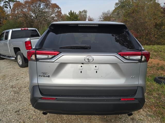 2024 Toyota RAV4 LE photo 4