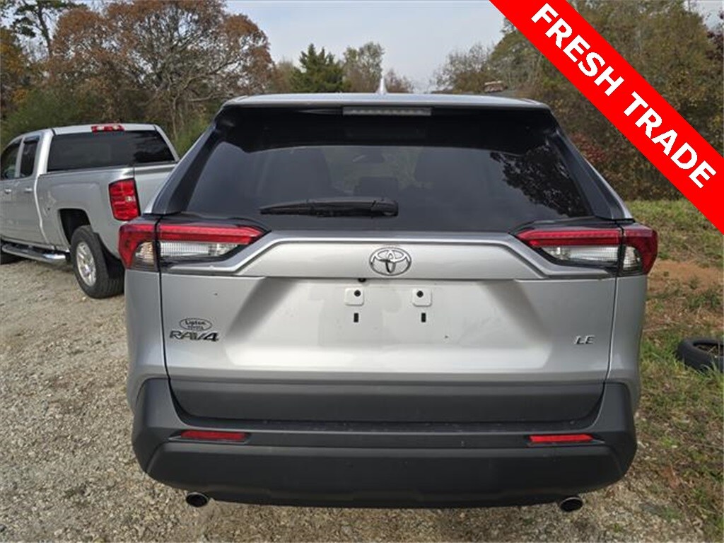 2024 Toyota RAV4 LE photo 4