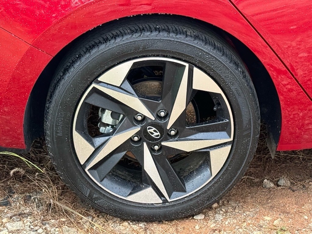 2023 Hyundai Elantra Limited photo 3
