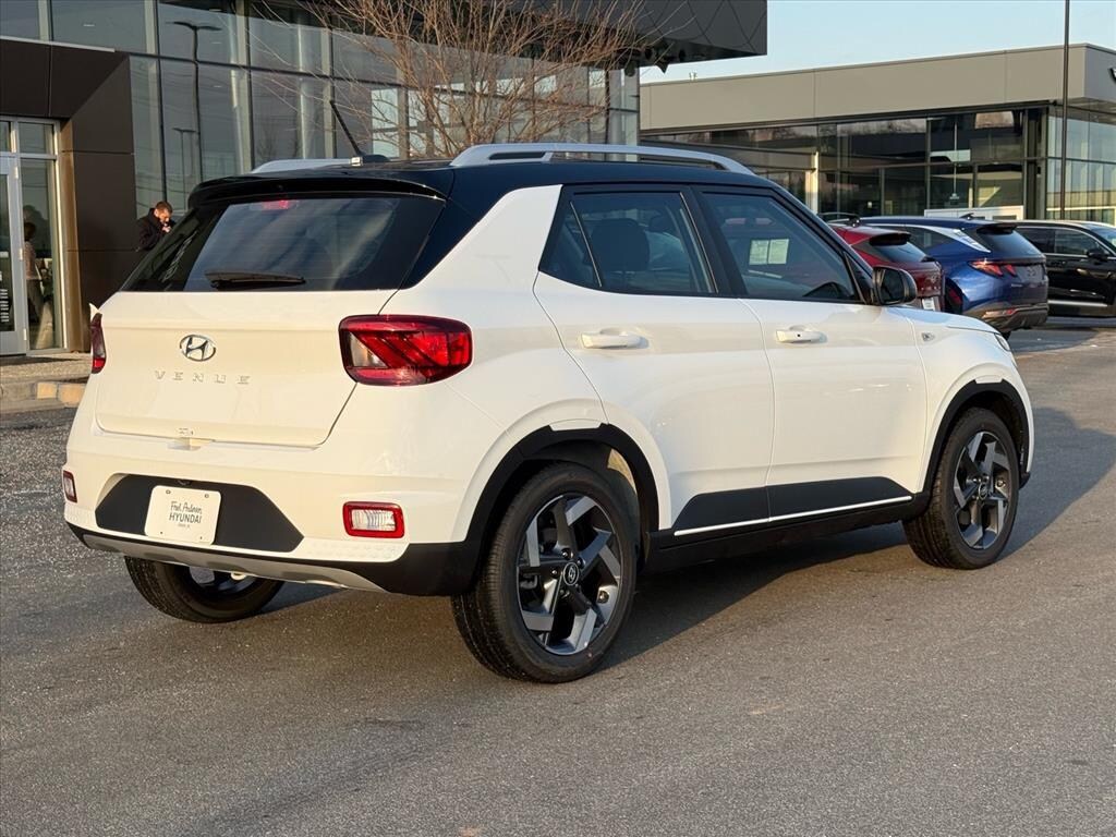 Used 2026 Hyundai Venue SEL w/Two-Tone Roof SUV