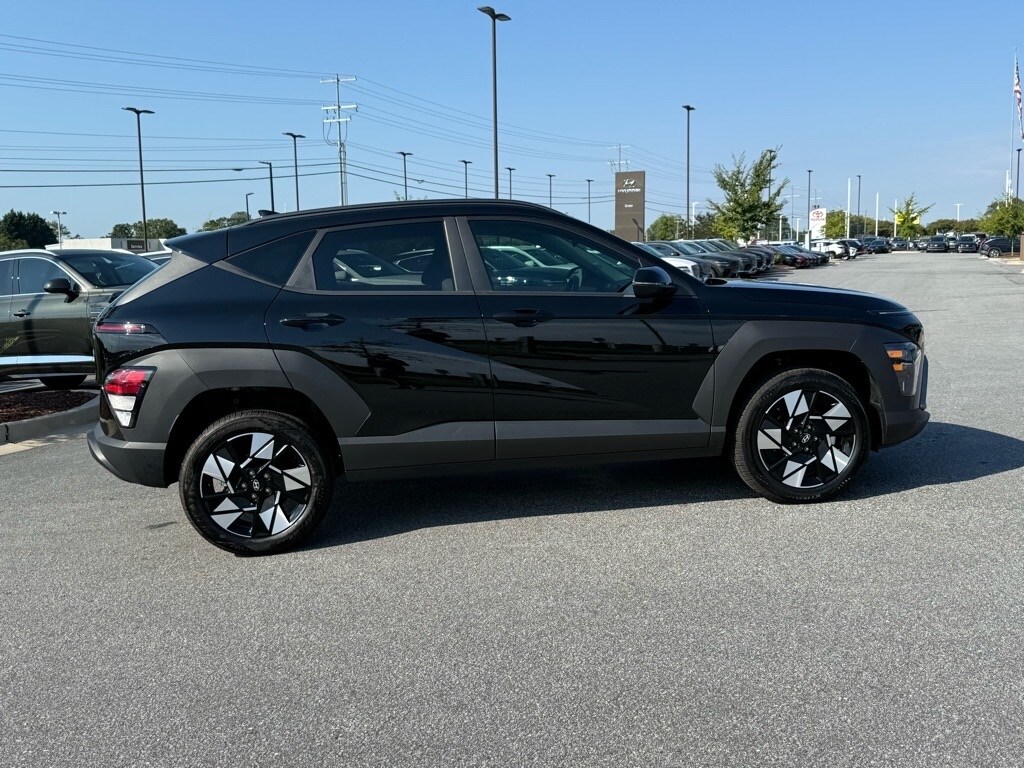 2025 Hyundai Kona SEL photo 2
