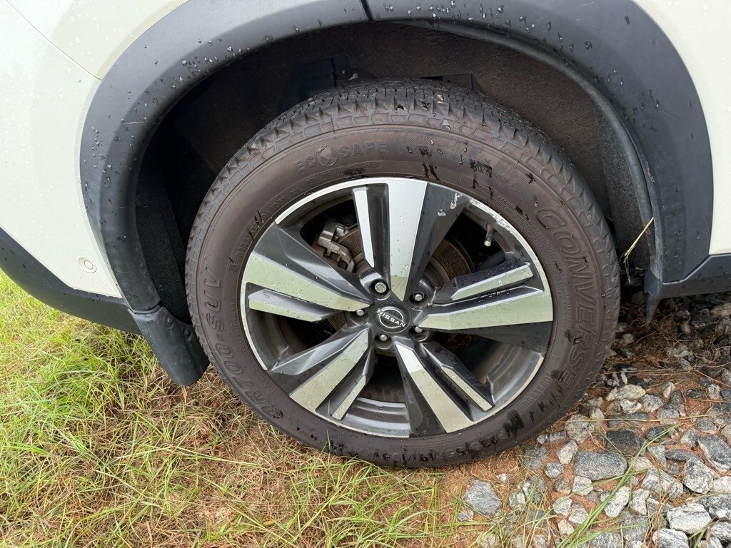 2022 Nissan Rogue Platinum photo 2