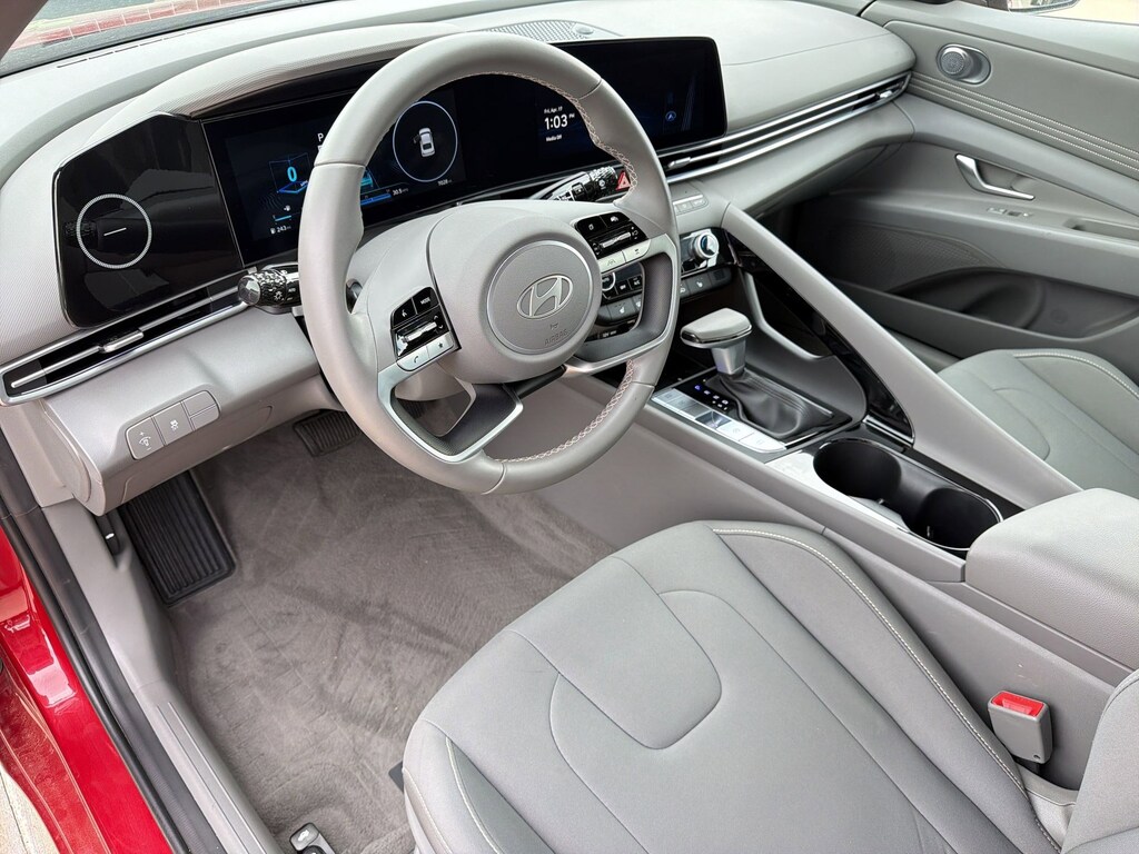 Certified 2025 Hyundai Elantra SEL Convenience Sedan