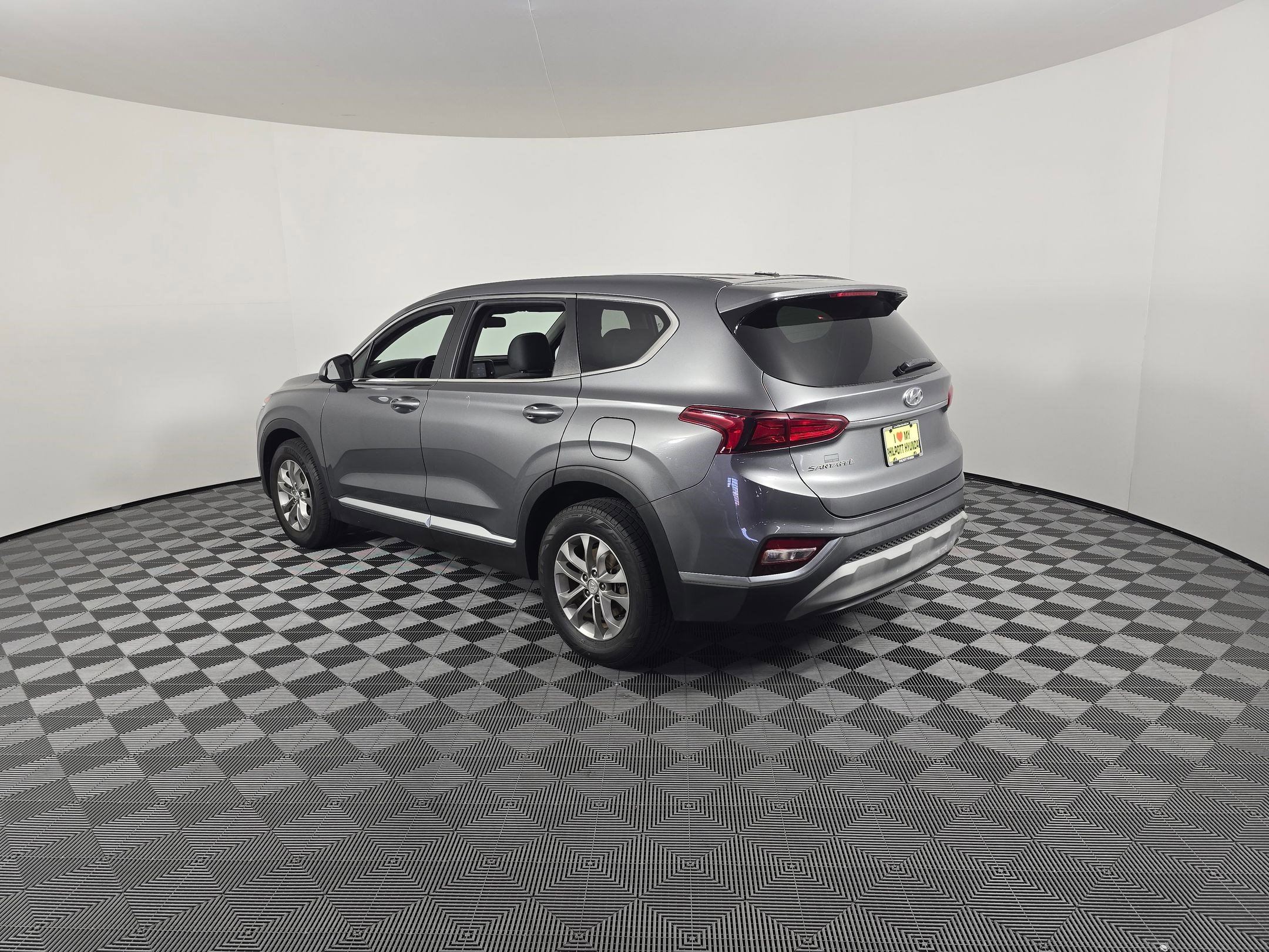 2019 Hyundai Santa Fe SE photo 3