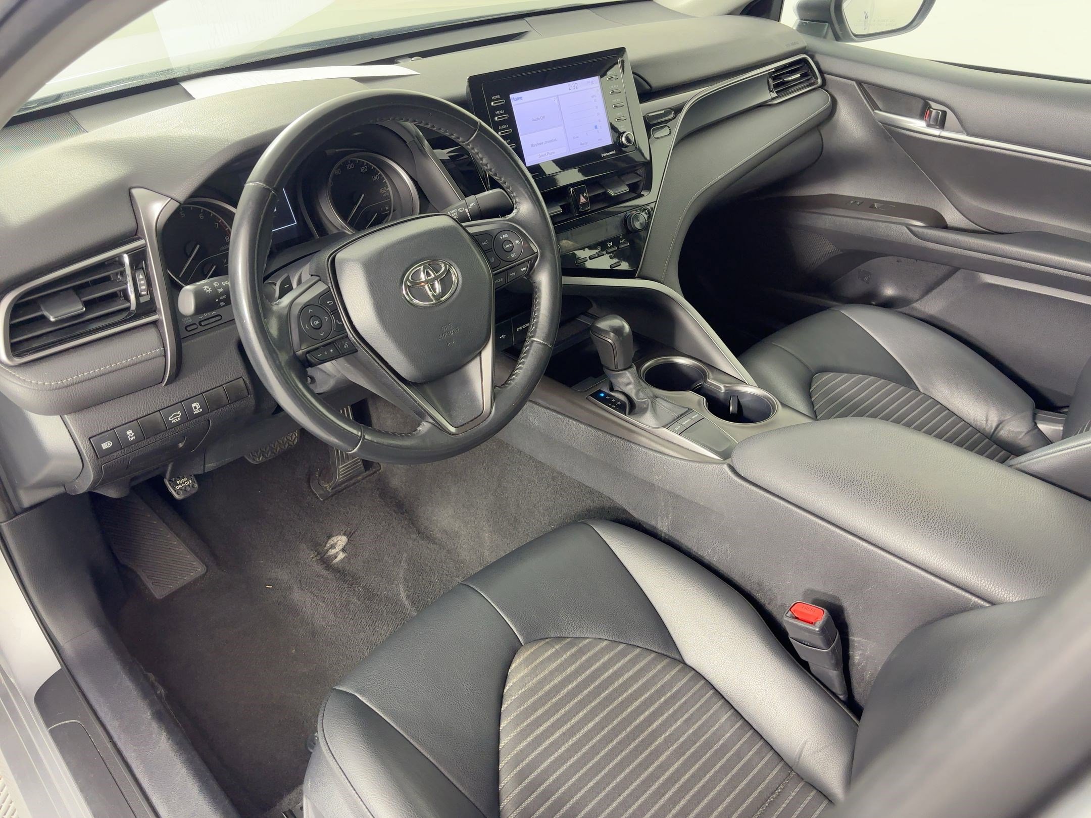 2024 Toyota Camry SE photo 4