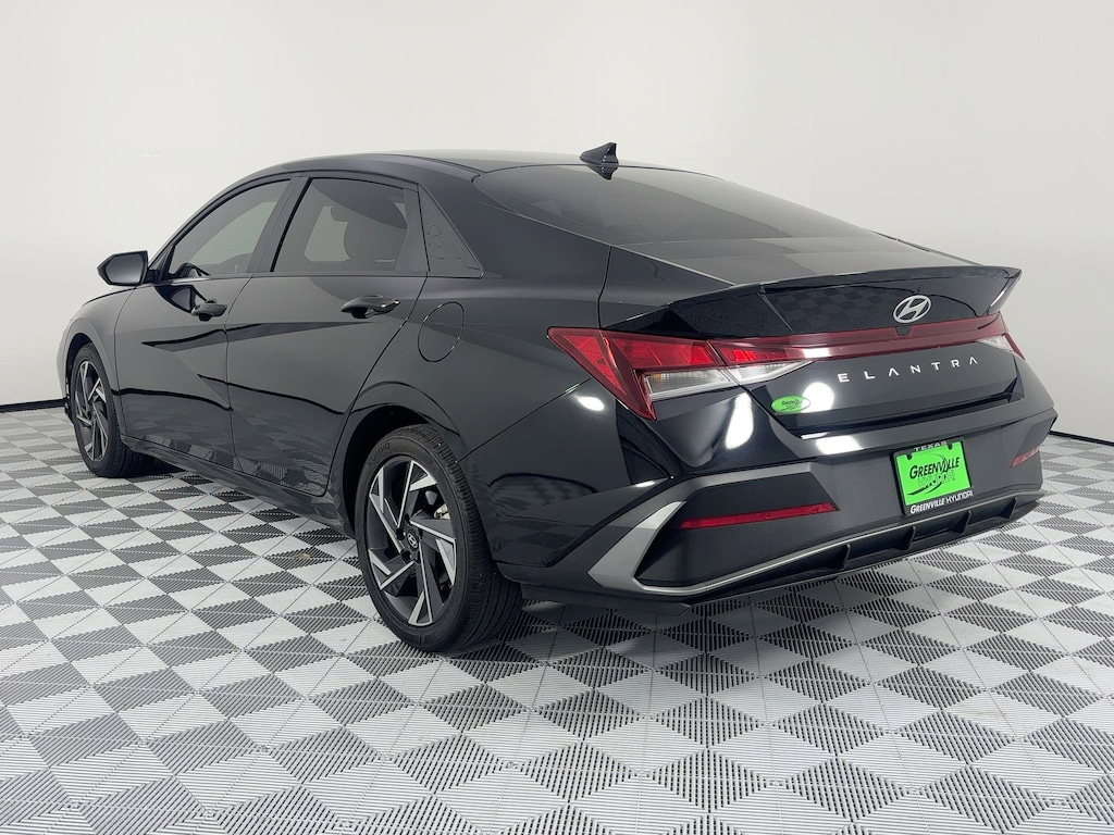 Used 2025 Hyundai Elantra SEL Sport Sedan