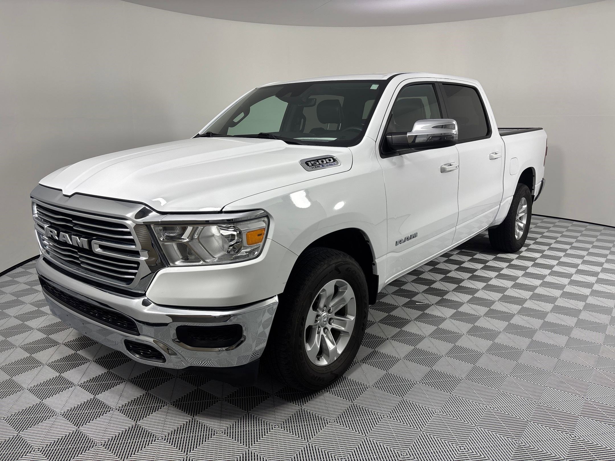 2024 Ram 1500 Laramie photo 2
