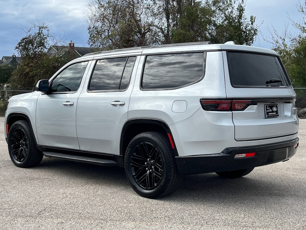 Used 2022 Jeep Wagoneer Series III Carbide SUV