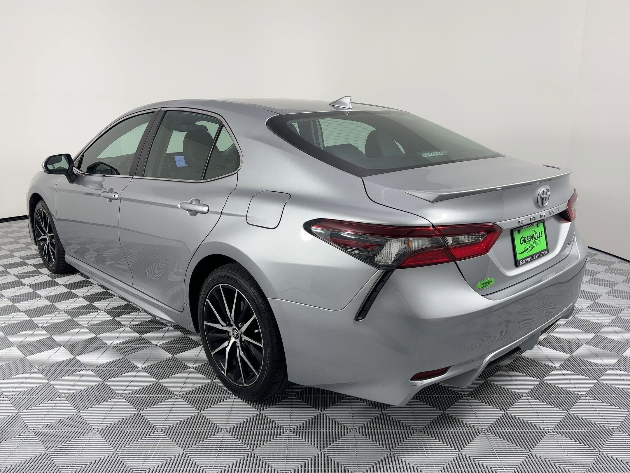 2024 Toyota Camry SE photo 3