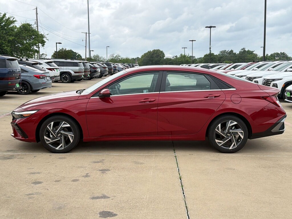 Certified 2025 Hyundai Elantra SEL Convenience Sedan