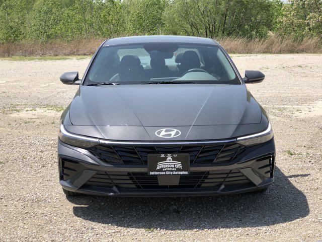 2025 Hyundai Elantra SEL Convenience photo 2