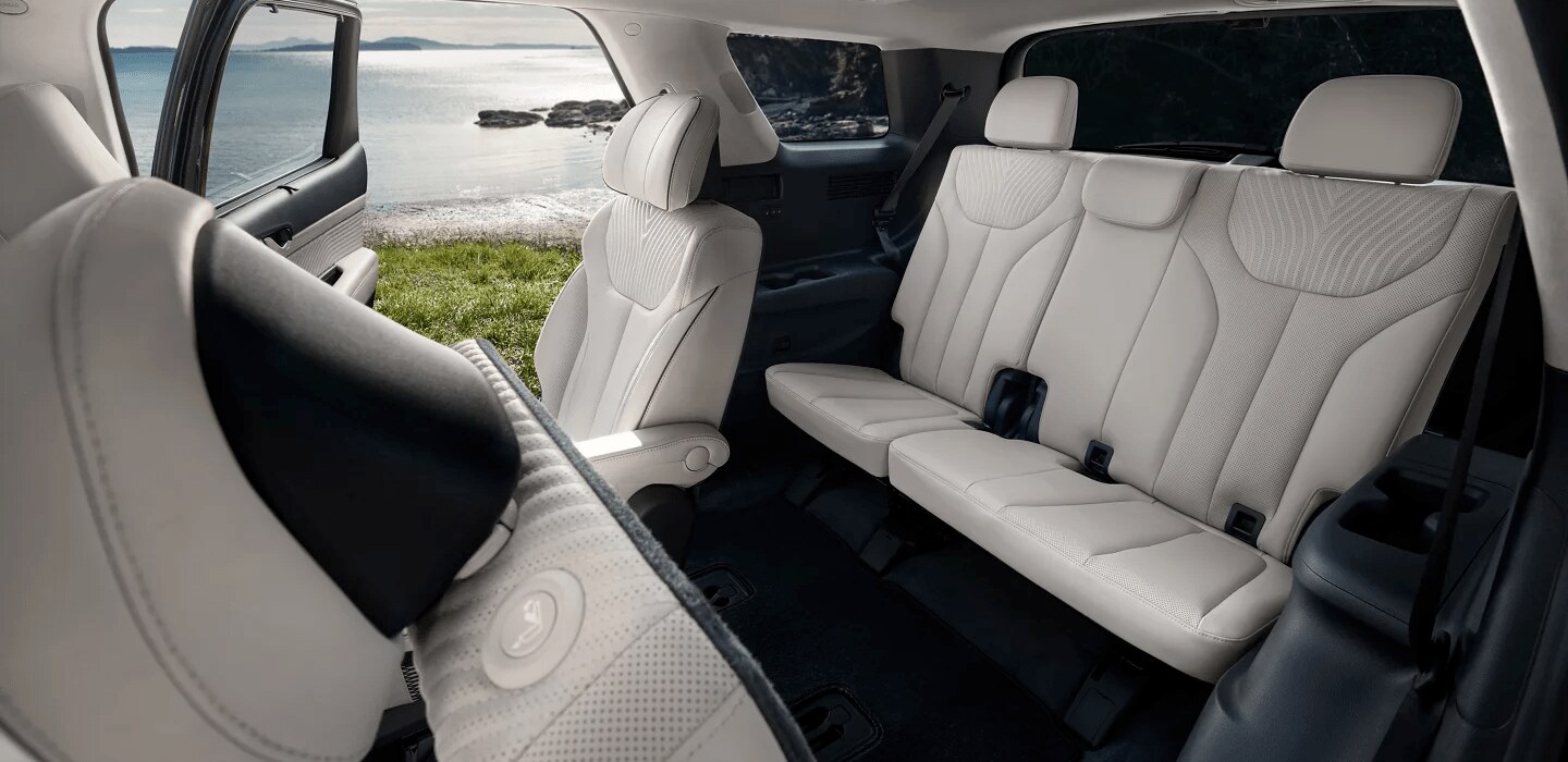 White 2023 Hyundai Palisade interior.png