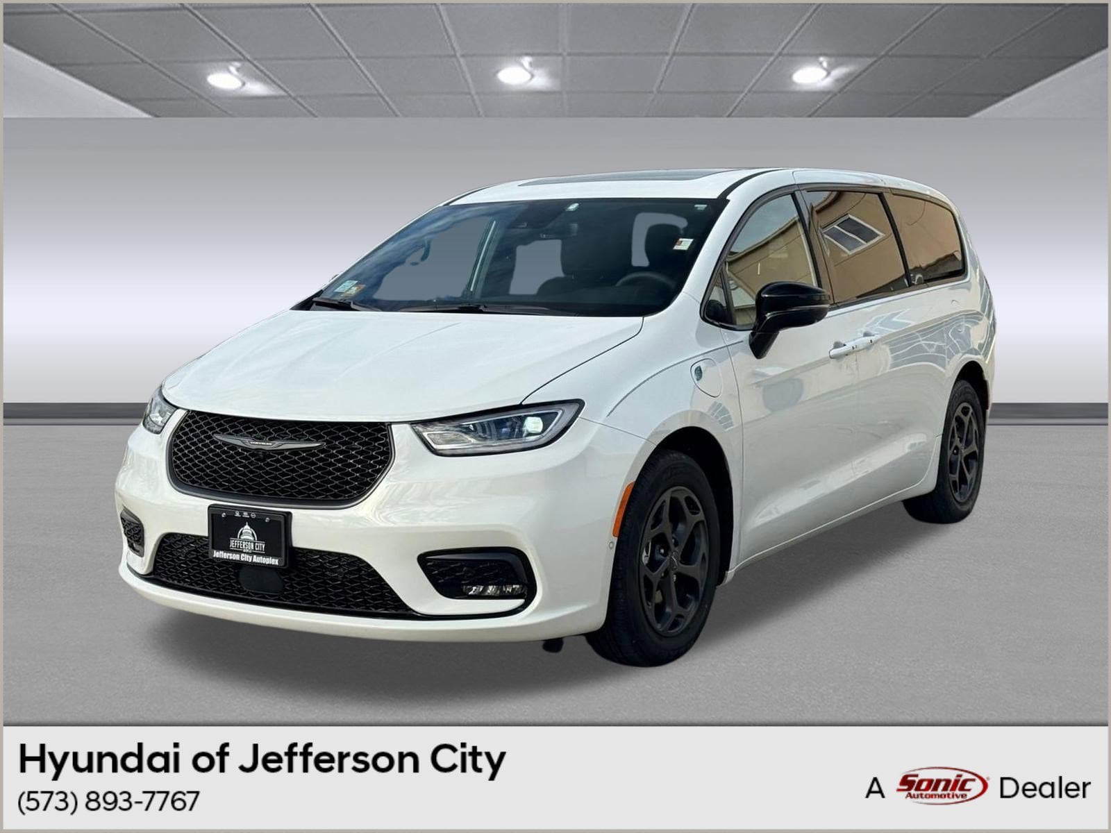 2023 Chrysler Pacifica Hybrid Limited's photo