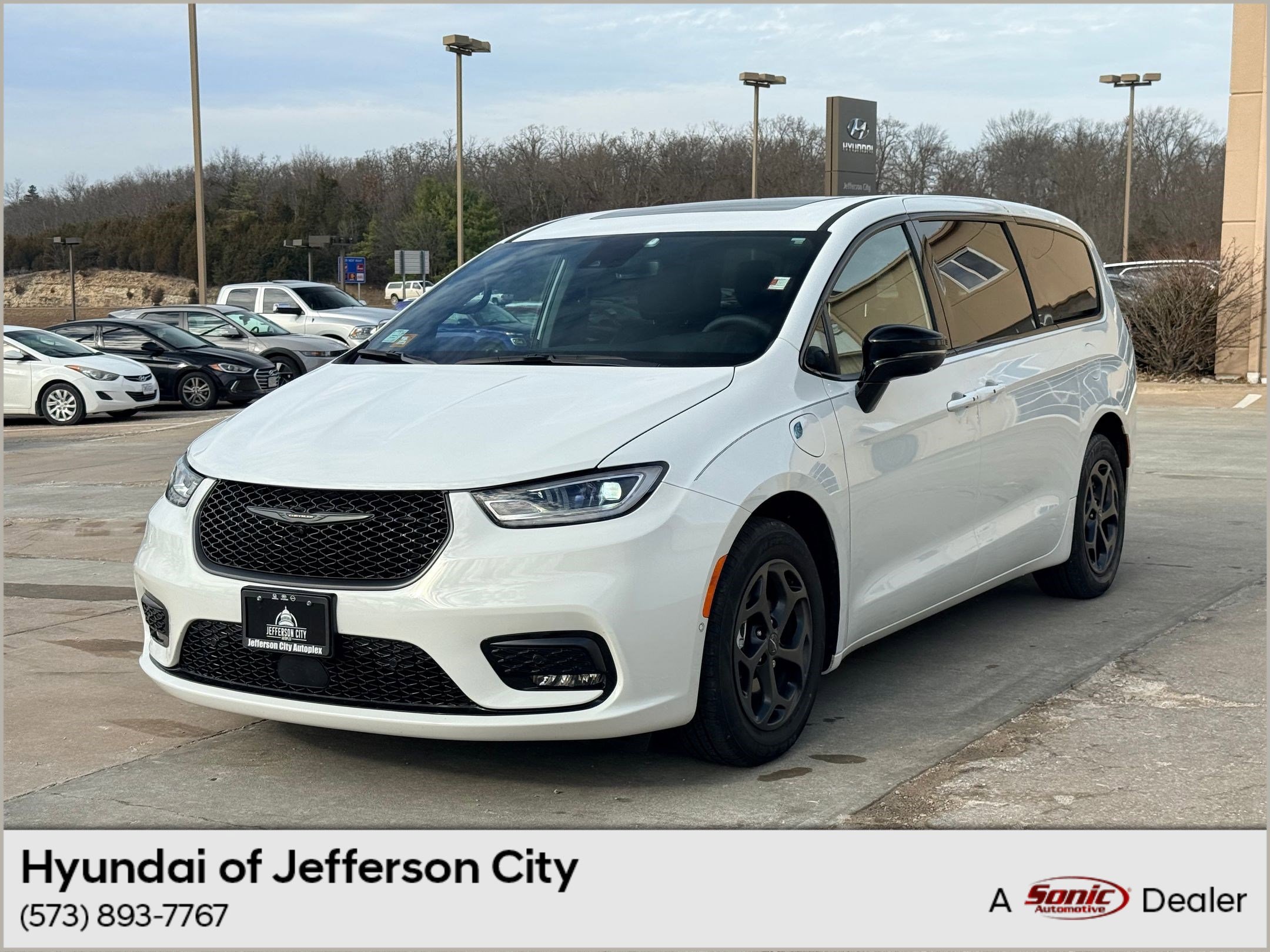 2023 Chrysler Pacifica Hybrid Limited's photo
