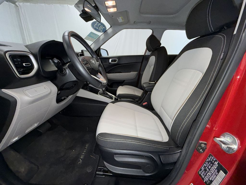2023 Hyundai Venue SEL - Photo 11